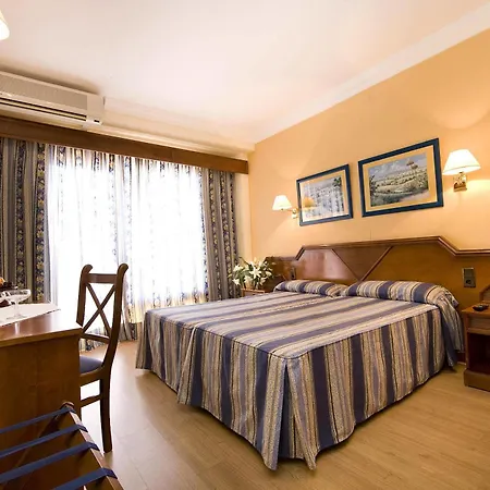 Monarque Park Hotel 4*