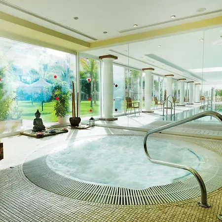 Monarque Park Hotel