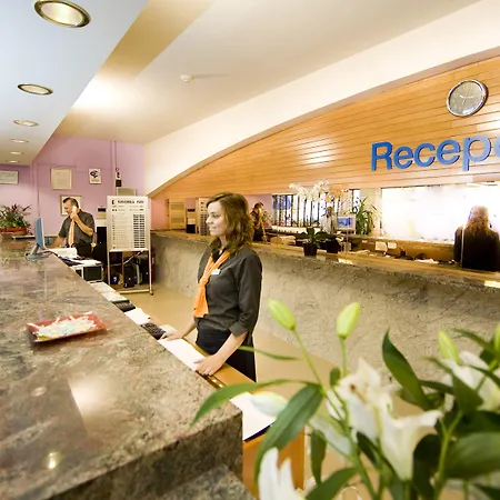 Monarque Park Ξενοδοχείο 4*